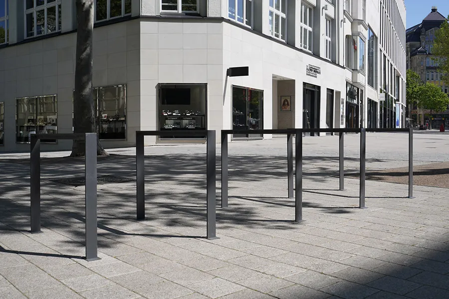 Fahrradgeländer und Absperrungen